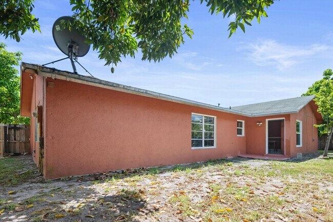 Building Photo - 4928 Marbella Rd S