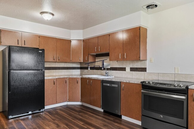 Building Photo - ? For Lease in Ogden, Utah – 3 Bed | 2 Bat...