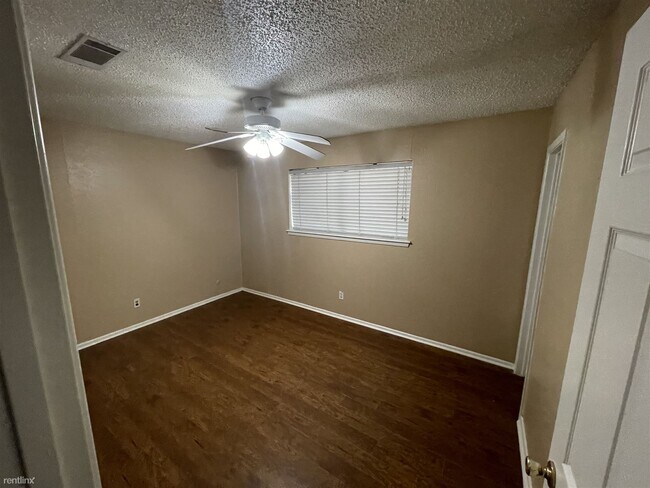 Building Photo - 3 br, 2 bath House - 3401 Briercliff Dr