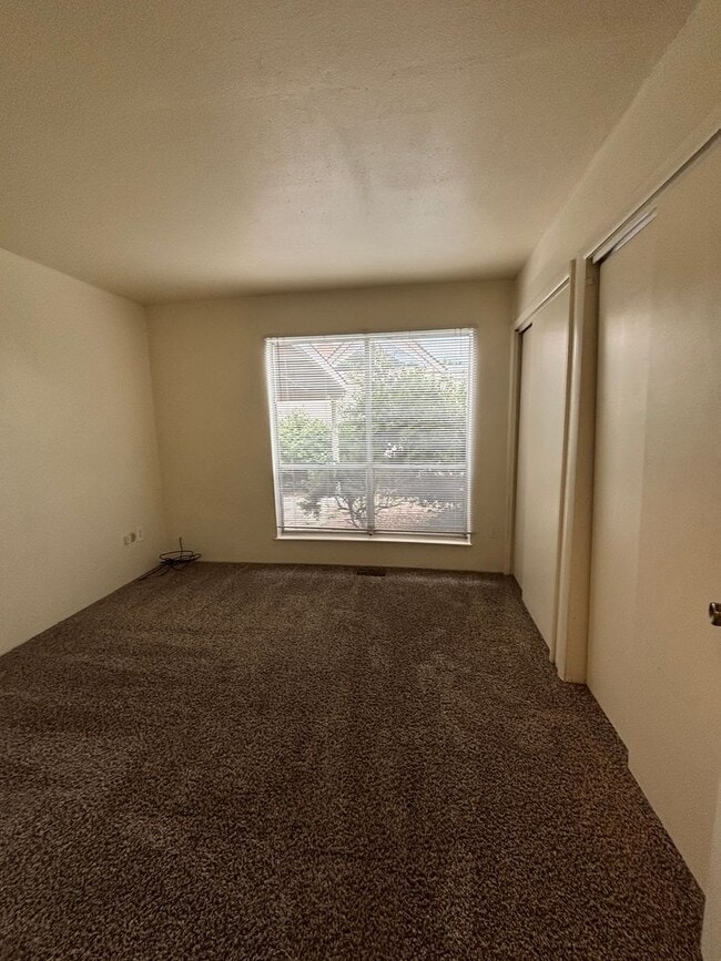 Building Photo - AVAILABLE NOW! 2 Bed 2 Bath - Near Fort Ca...