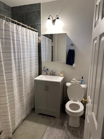 Building Photo - 33 Highgate St