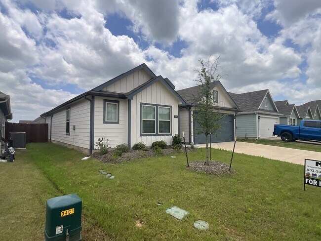 Building Photo - 490 Burnett Trail