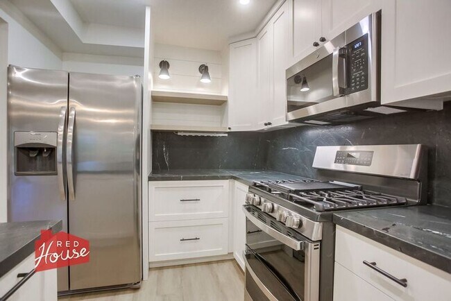 Building Photo - 4009 Canario St