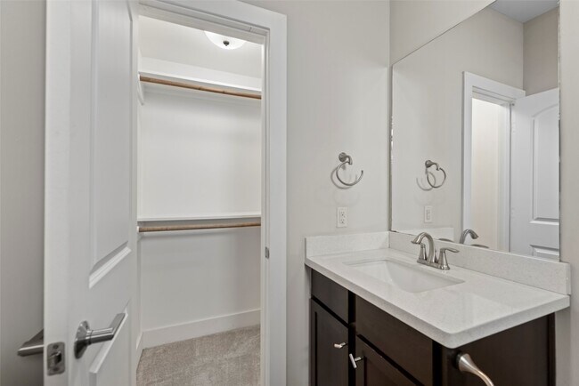 Building Photo - 1420 Wilson St