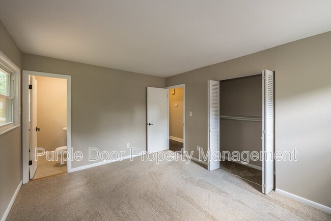 Building Photo - 2369 Brenda Dr SE