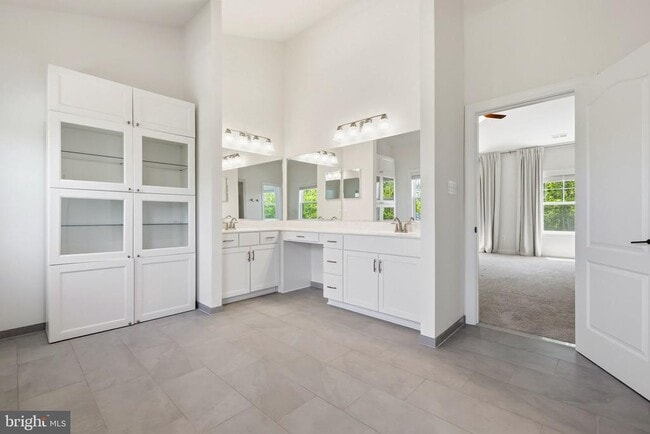 Building Photo - 301 Kingdom Dr