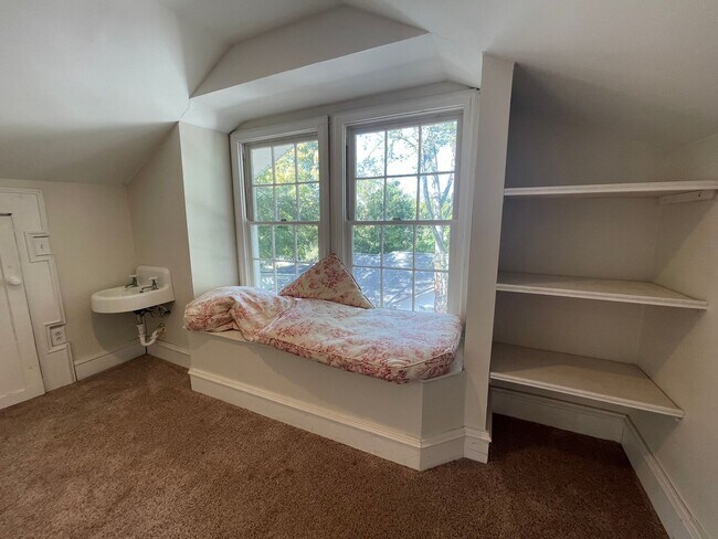 Building Photo - Updated 3/2 House in Old East Rome $1,895