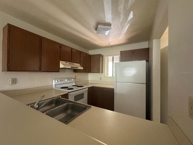 Building Photo - 111 SE 16th Ave