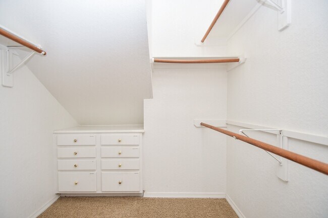 Building Photo - 22402 Caroline Chase Ct