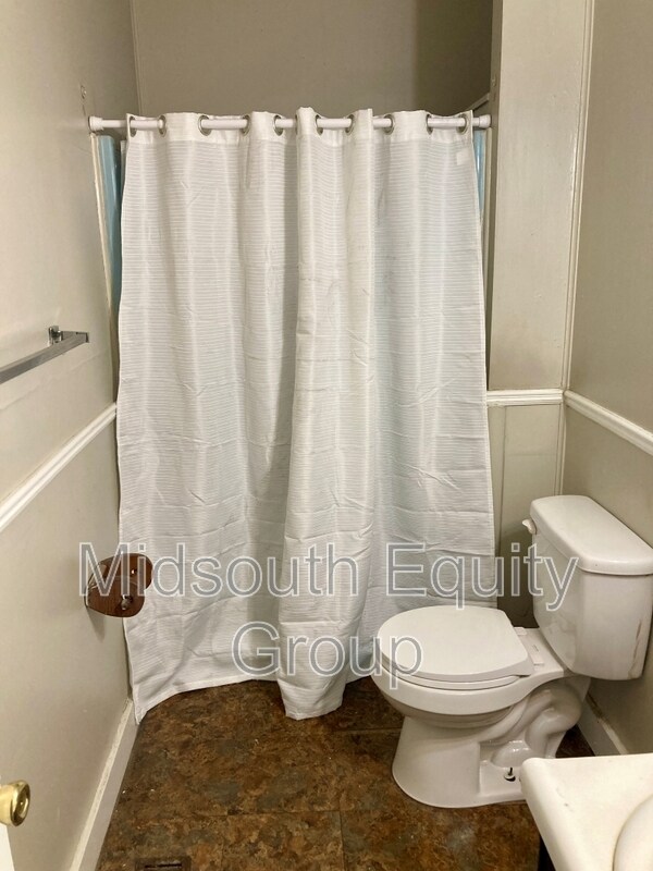 Building Photo - 538 Tucker St