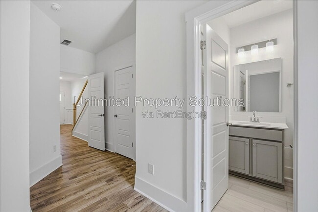 Building Photo - 501 Greenville Ave