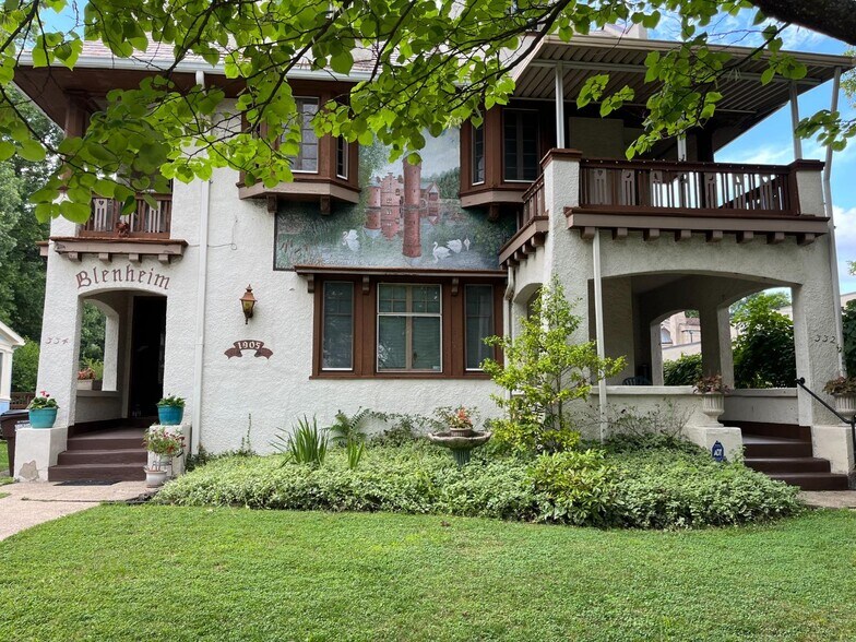Front view. Balcony on the upper right belongs with apartment 2. - 334 Thrall St