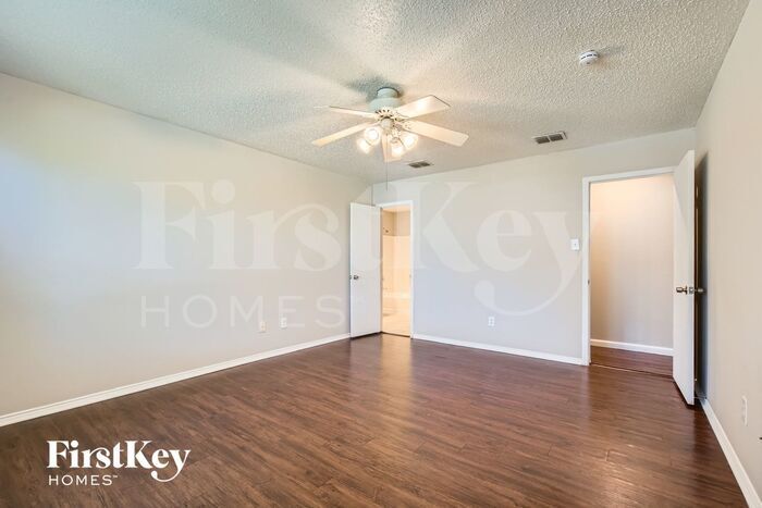 Building Photo - 1395 Stewart Dr