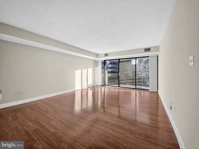 Building Photo - 1530 Key Blvd