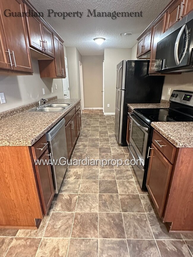 Building Photo - North Brooklyn Park Town Homes, Dedicated Office, 2 Car Garage, Washer/Dryer, Front Patio