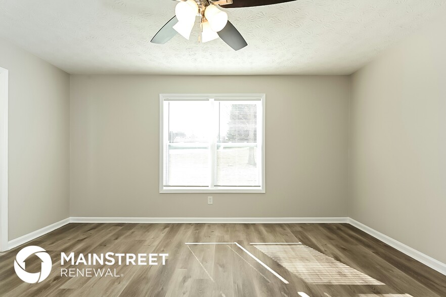 Building Photo - 561 Sunnyhill Dr