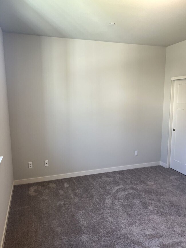 Building Photo - Beautiful Beaverton 4 Bedroom Home with Open Floor Plan, Deck & Upstairs Bonus Room