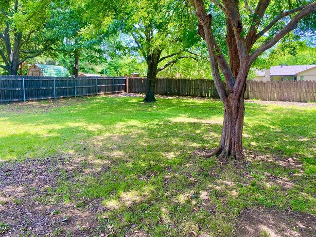 Building Photo - Lovely Home in Downtown Granbury