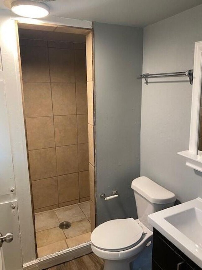 Building Photo - Circle S Rd.