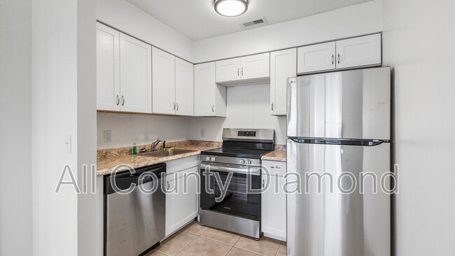 Building Photo - 4114 Holiday Dr