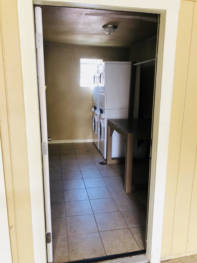 Building Photo - 3029 Lackland Rd