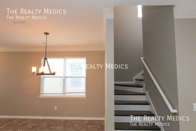 Building Photo - 15764 Ave Of The Arbors