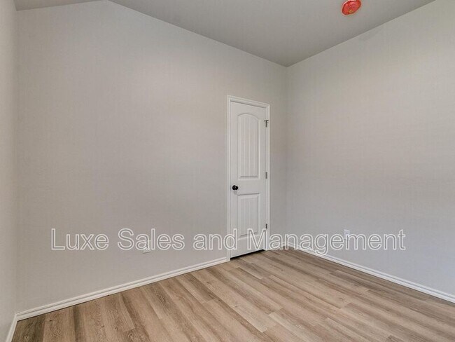 Building Photo - 10541 Lawson Pl Rd