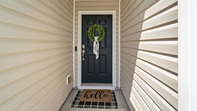 Building Photo - Beautiful 3 Bedroom Home in Port Wentworth with Fenced Backyard and Community Pool