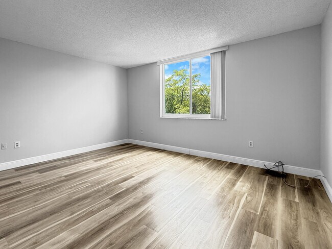 Building Photo - 919 Hillcrest Dr