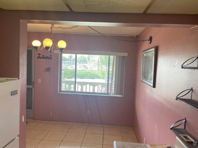 Building Photo - 500 Village Green Cir W