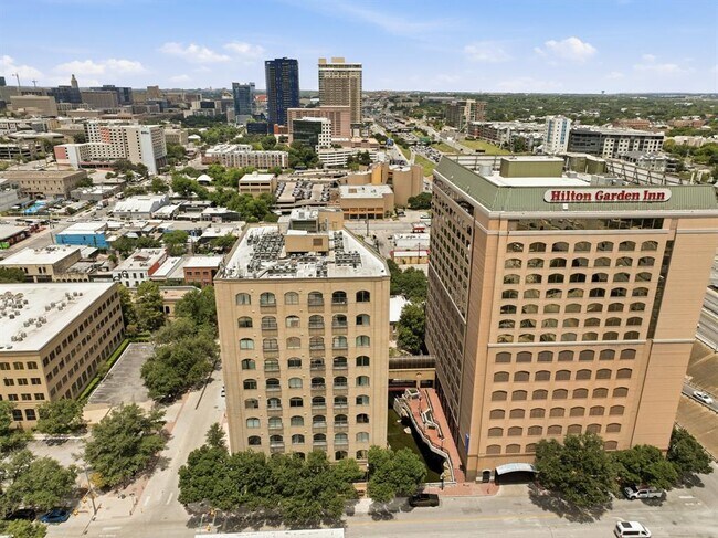 Building Photo - 507 Sabine St