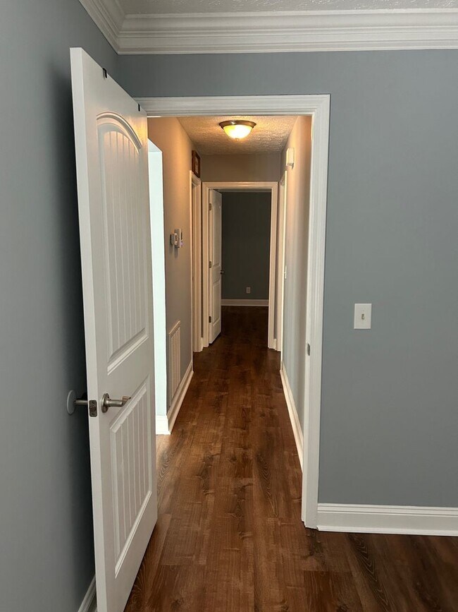 Building Photo - Forest Ridge off Middleground Road