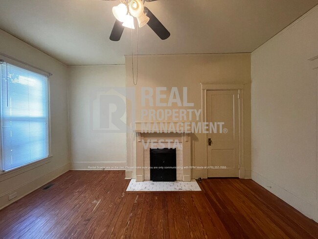 Building Photo - HALF OFF FIRST MONTH RENT - Historic Gem i...