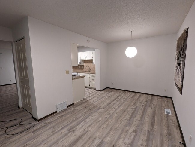 Building Photo - 362 W Eagle Lake Dr