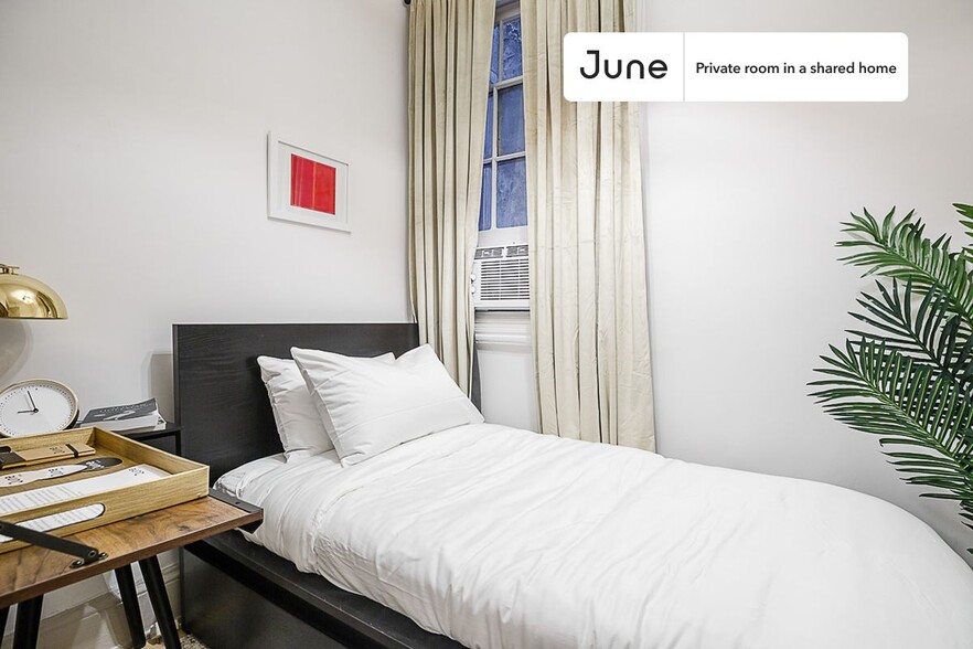 Primary Photo - Private bedroom in 5 bed/1 bath Home