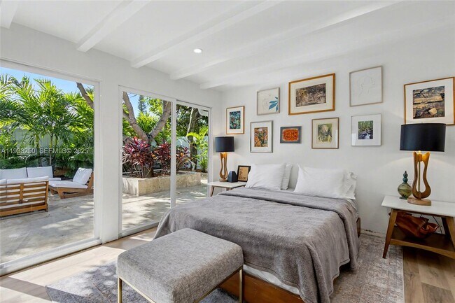 Building Photo - 818 NW 29th Ct