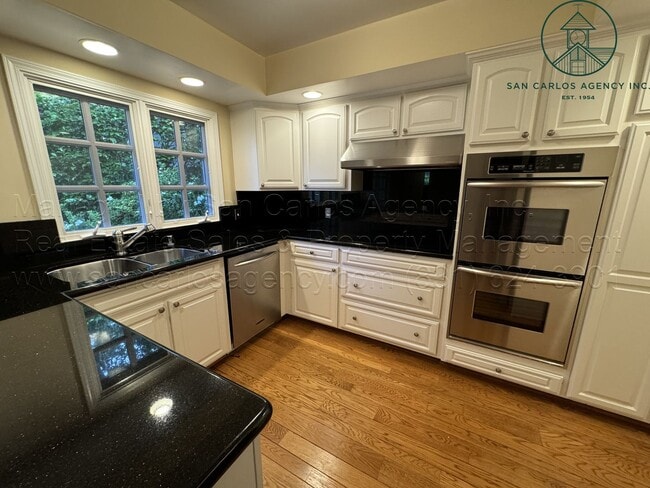 Building Photo - Immaculate Two Bedroom Home in the Heart of Carmel-by-the-Sea's "Golden Rectangle"