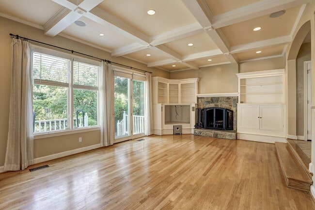 Building Photo - 5119 Manning Dr