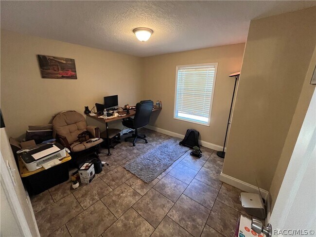 Building Photo - 90 S Allman Terrace