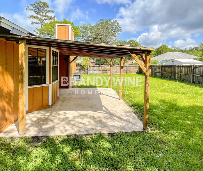 Building Photo - 553 Edward Rutledge St