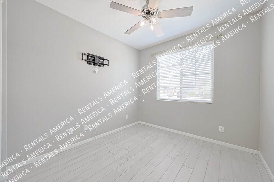 Building Photo - 15713 W Woodlands Ave
