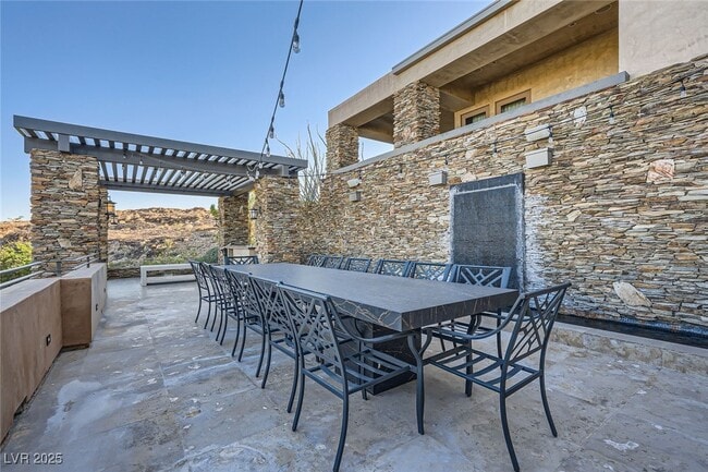 Building Photo - 5 Promontory Pointe Ln