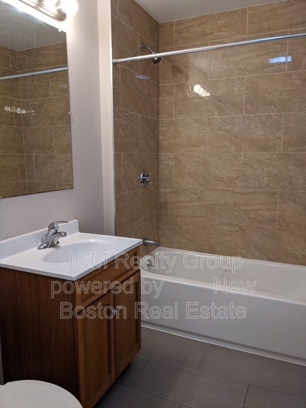 Building Photo - 44 Waverly St