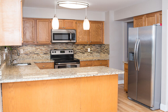 Building Photo - 10331 Bushman Dr