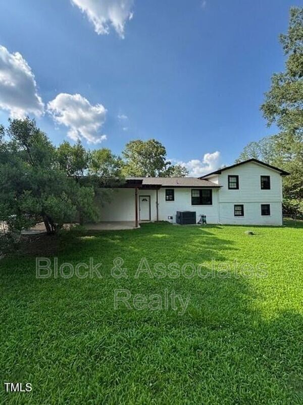 Building Photo - 710 Wakeland Dr