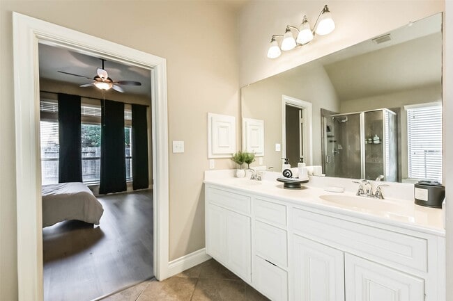 Building Photo - 13010 Gentle Water Dr
