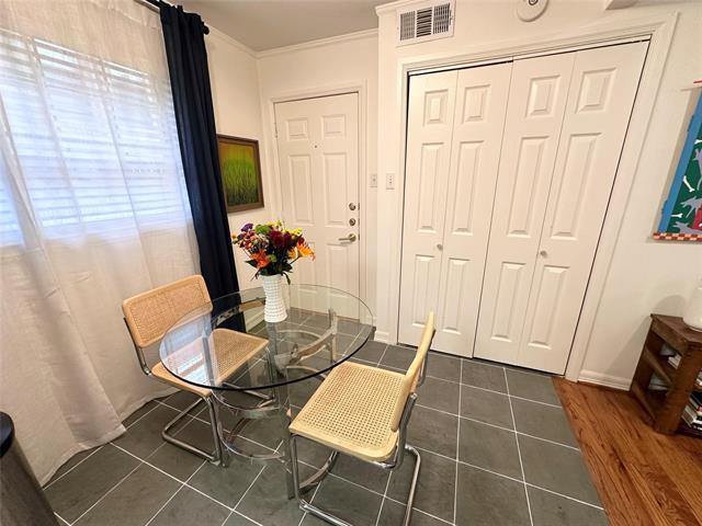 Building Photo - 4222 Newton Ave