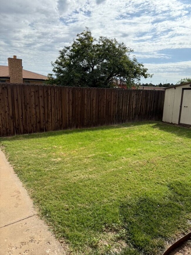 Building Photo - Updated 3-2-2 in Northwest Lubbock Near TC...