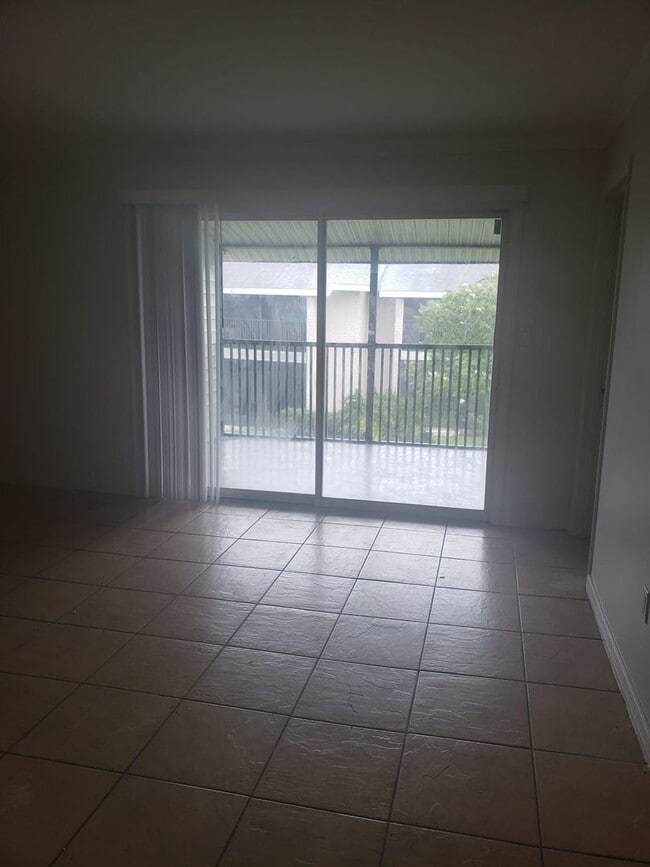 Building Photo - Available Now : 3 Bedroom 2 Bath Condo