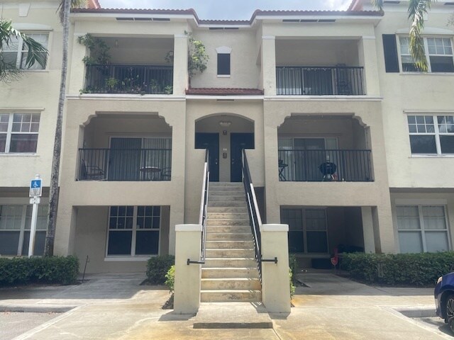 Building Photo - 5960 W Sample Rd